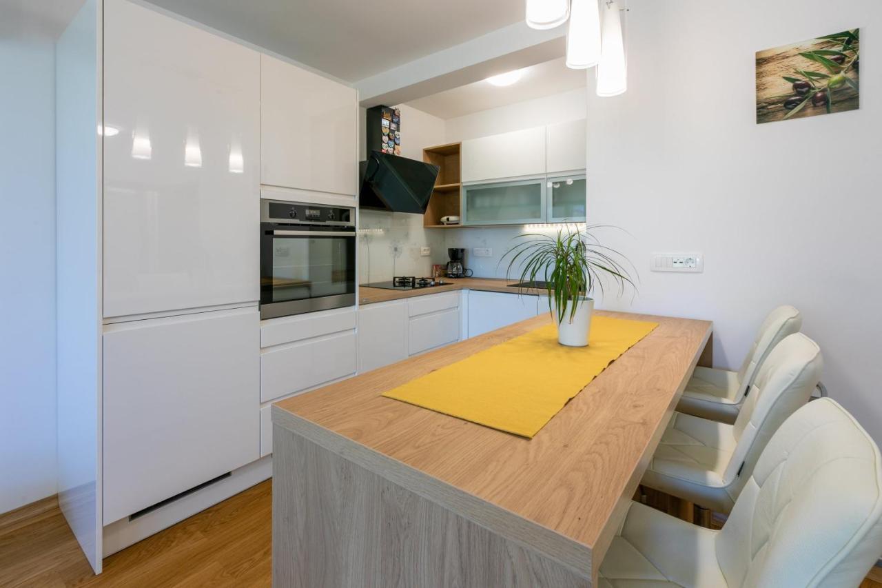 Apartment Olive Selce Eksteriør billede